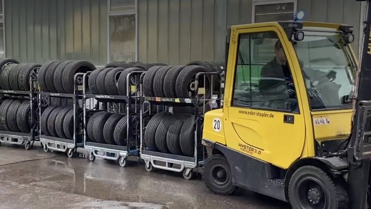 Video-Vorschaubild: Reifentransport mit dem Loggyflex RT als Lastenzug